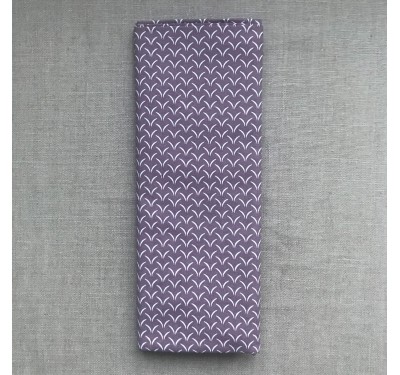 Coupon imprimé motifs feuilles géométriques blanches sur fond violet