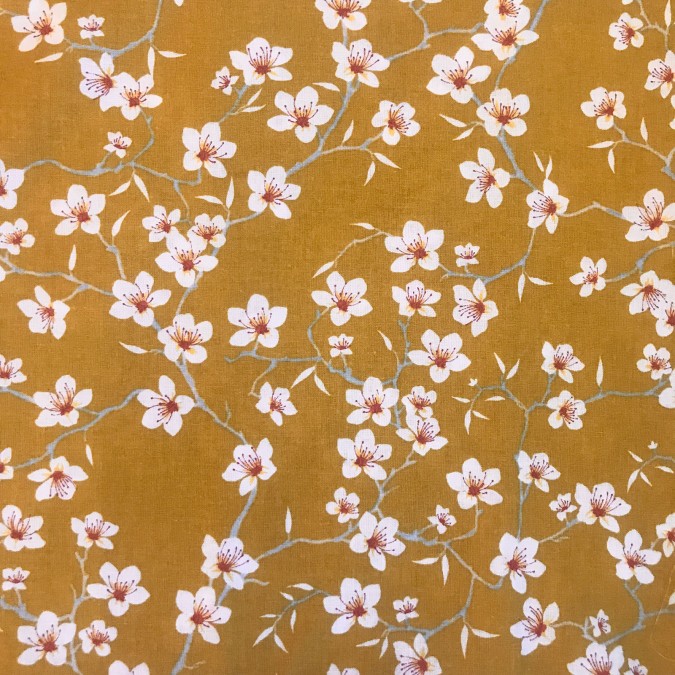 Coupon imprimé petites fleurs de pommiers blanches sur fond marron