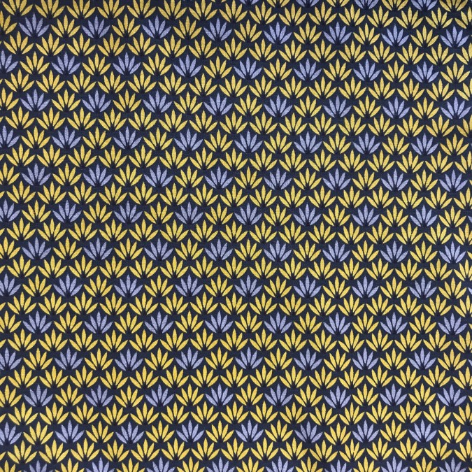 Coupon imprimé feuilles géométriques jaune et violettes sur fond bleu marine