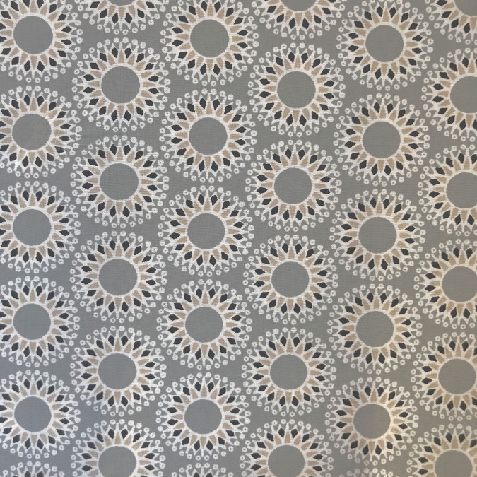 Coupon imprimé motifs géométriques couronne beige sur fond gris