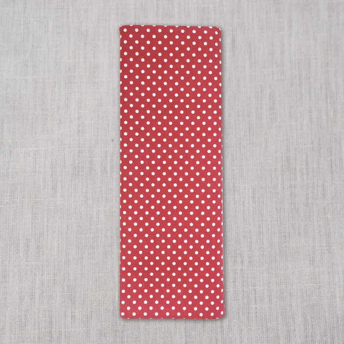 Coupon petits pois blanc sur fond rouge