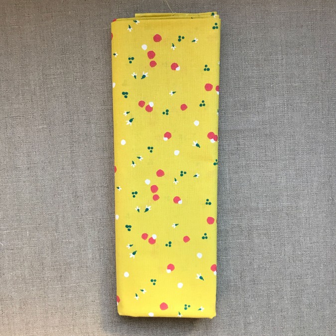 Coupon imprimé pois rouge et fleurs sur fond jaune