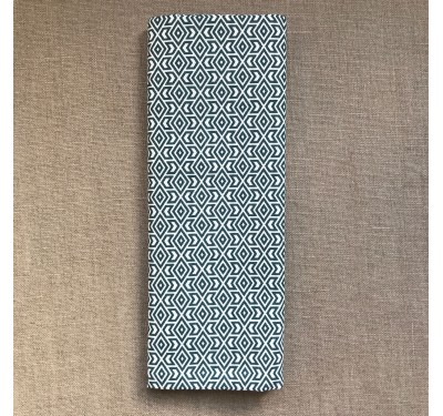 Coupon imprimé motif losange géométrique bleu sur fond blanc