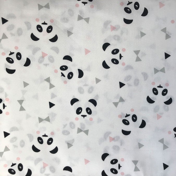 Coupon imprimé tête de panda noir avec noeud papillon sur fond blanc