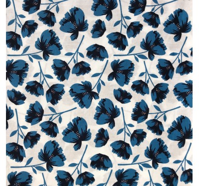 Coupon imprimé fleurs bleus et noires sur fond blanc