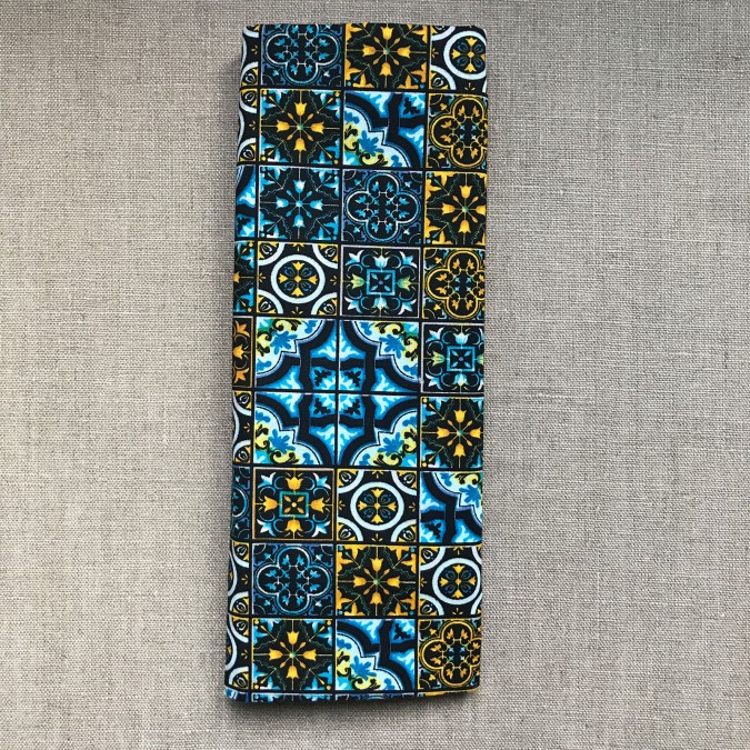 Coupon imprimé motifs anciens bleu turquoise et or