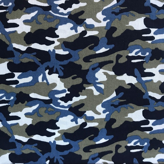 Coupon imprimé motif camouflage armé bleu et gris sur fond noir