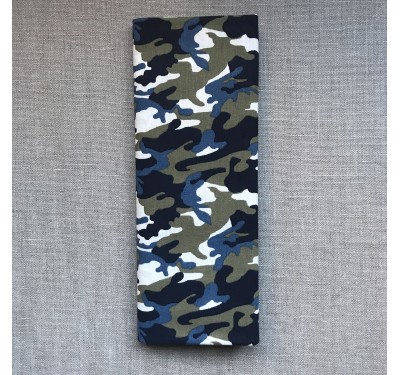 Coupon imprimé motif camouflage armé bleu et gris sur fond noir