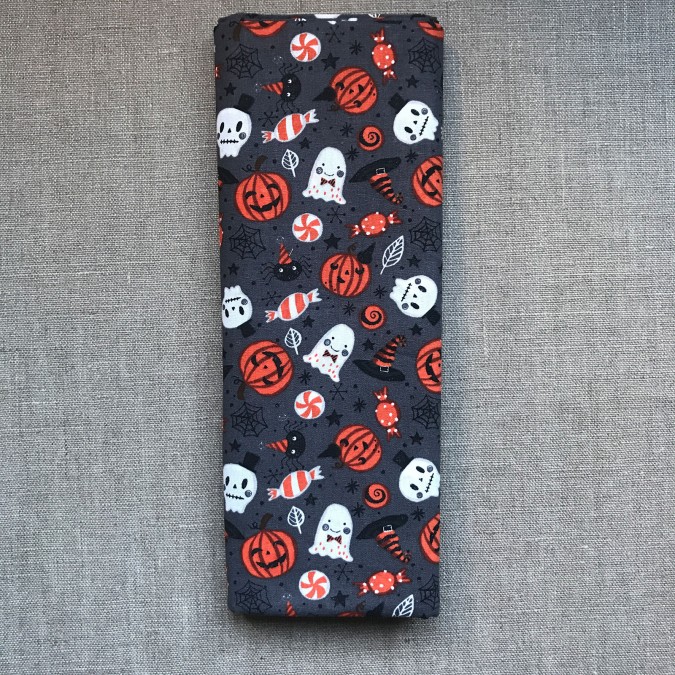 Coupon imprimé Halloween orange et blanc sur fond anthracite