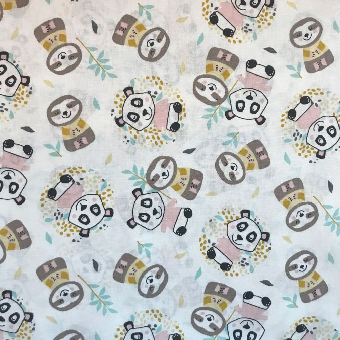 Coupon imprimé petits pandas blancs et gris sur fond blanc