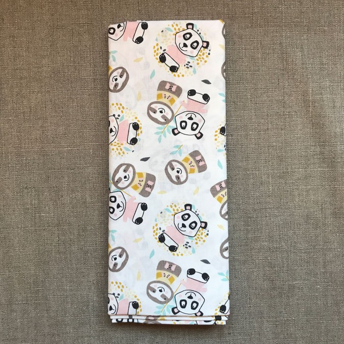 Coupon imprimé petits pandas blancs et gris sur fond blanc